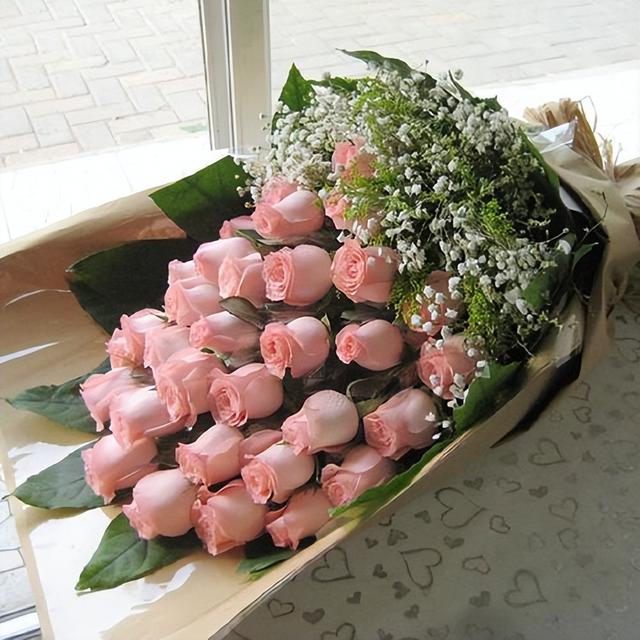 粉玫瑰真正的花语和寓意和象征（粉玫瑰的多重含义）