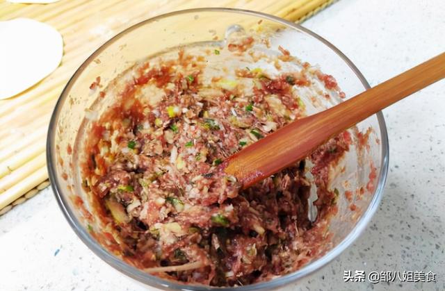 怎样做羊肉饺子馅（做羊肉馅饺子掌握好）(2)