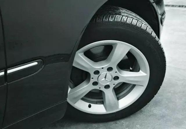 轮胎正常磨损到什么程度需要更换（轮胎最多能补几次）(6)