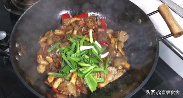 蘑菇炒肉怎么做好吃又简单（蘑菇炒肉想做的好吃）(8)