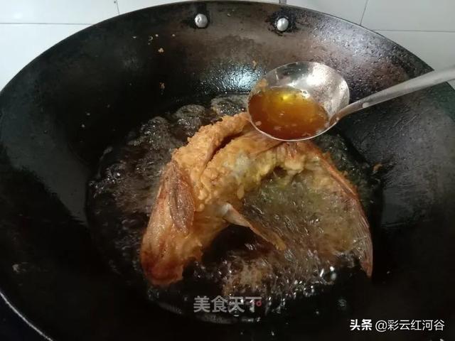 酱焖鲤鱼做法怎么上色（鲤鱼这样做营养鲜香）(8)