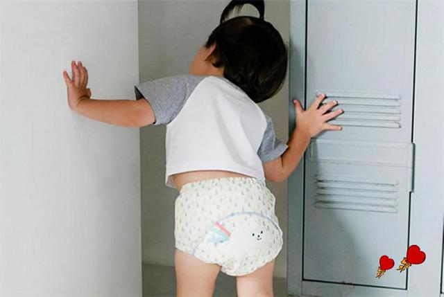 婴儿穿裤子了怎么穿纸尿裤（穿纸尿裤和）(8)