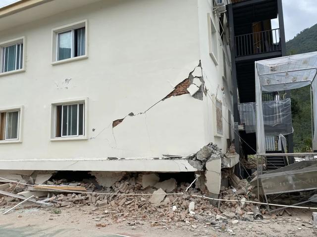 人保财险紧急应对雅安地震事故（平安产险包头危情24小时）(12)