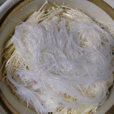花蛤金针菇粉丝煲（回味无穷的花蛤粉丝煲来拯救你的胃）(8)