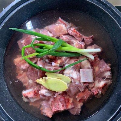 红烧土豆炖排骨做法（让你停不下筷子的红烧排骨炖土豆）(2)