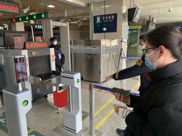北京地铁扫码进站用的是什么软件 专用通道人脸核验(2)