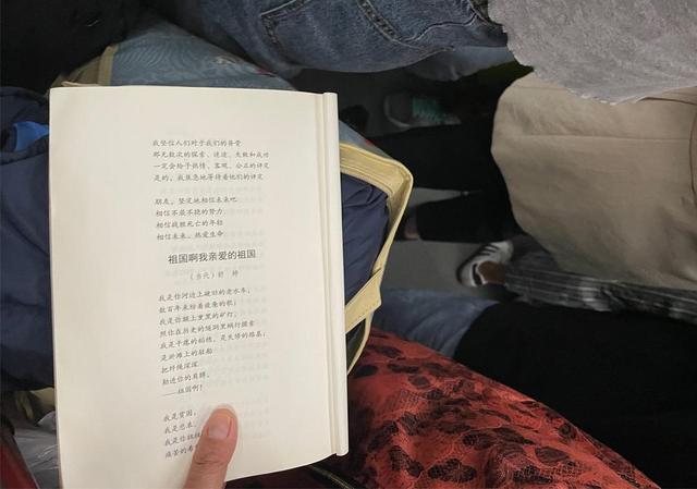在纽约地铁读书的人有学问的概率（上海地铁上的读书人）(32)