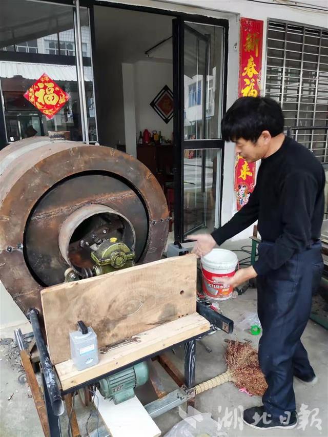 未来机械茶可以代替手工制茶吗（武汉这位农民宅家一月造出制茶机器）(1)