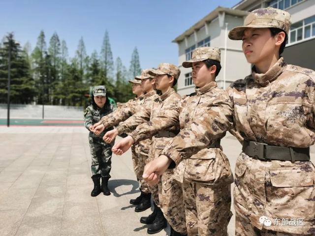 女兵训练内容及要求（女兵的新训生活）(8)