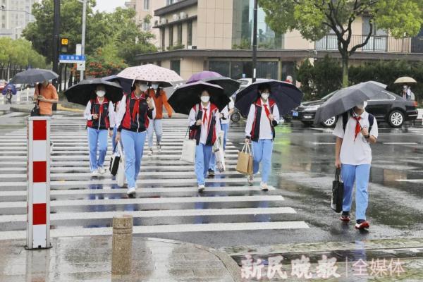 上海初中学生综合素质评价（上海11万名初三年级学生重回校园）