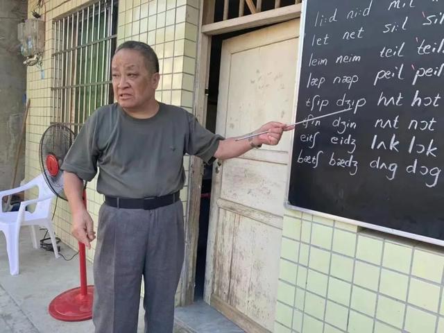 83岁老教授在农村生活十四年（退休教授去贵州避暑后）(1)