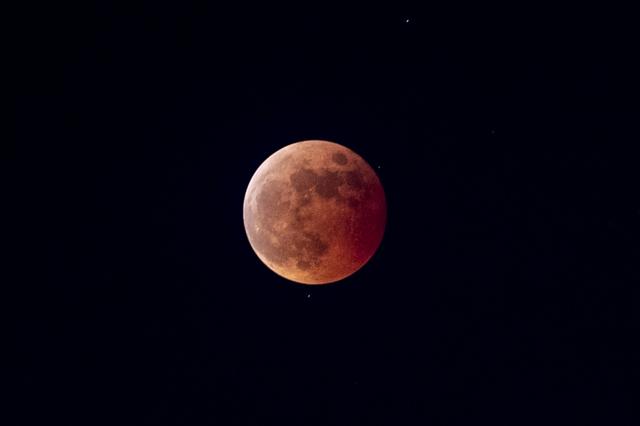 今晚的红色月亮 今晚的红月亮