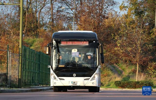 全球最长纯电动大巴车（中企造自动驾驶大巴客车将在法国载客运营）(1)