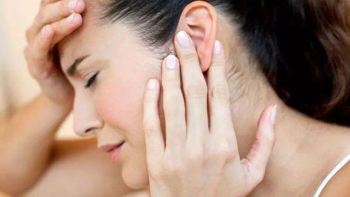 阳后诱发中耳炎怎么处理（阳康后耳朵堵可能是中耳炎）(1)