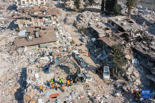 土耳其地震致大量房屋倒塌（土耳其地震造成2万多栋住宅楼倒塌）(2)