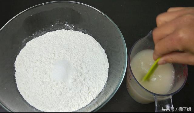 自制小麦面粉怎么做饼（1斤面粉半碗水教你面粉的新做法）(2)