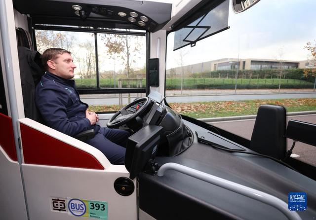 全球最长纯电动大巴车（中企造自动驾驶大巴客车将在法国载客运营）(2)